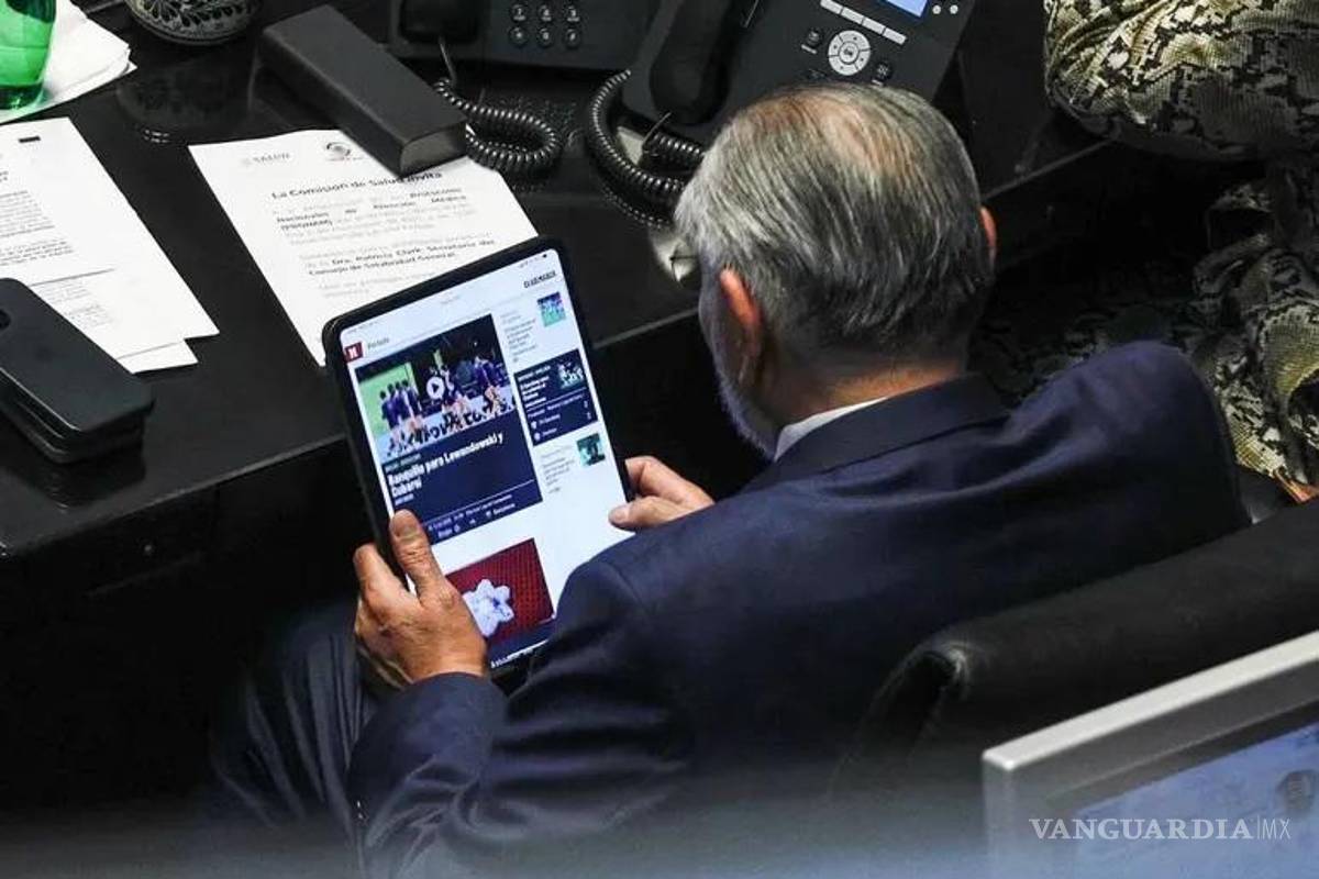 Censura en el Senado: fotógrafos bloqueados por captar a Adán Augusto viendo deportes