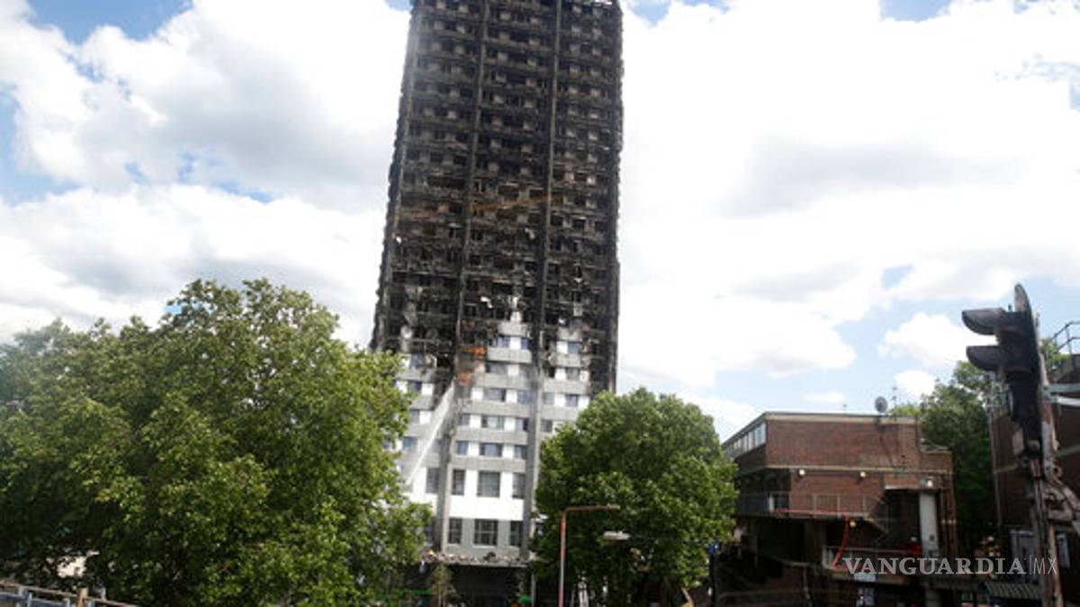 Ya son 17 los muertos por incendio en torre de departamentos en Londres