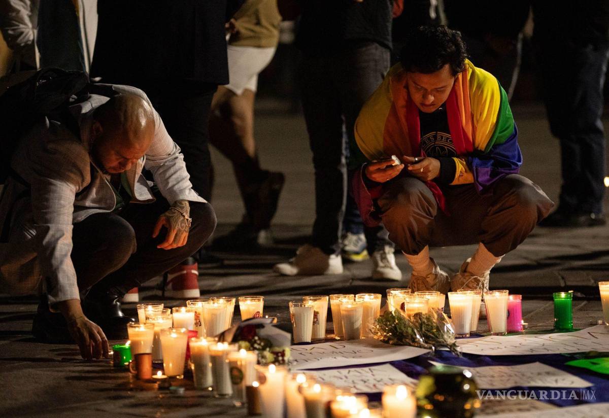 $!Cientos de personas se concentraron frente al Palacio de Gobierno de Aguascalientes para exigir justicia por el asesinato de Jesús Ociel Baena Saucedo.