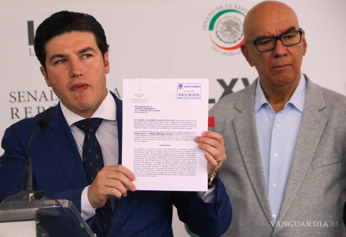 $!El presidente nacional de Movimiento Ciudadano, Dante Delgado, se lanzó contra la “vieja política” que al designar a Arturo Salinas como el gobernador interino que suplirá a Samuel García.