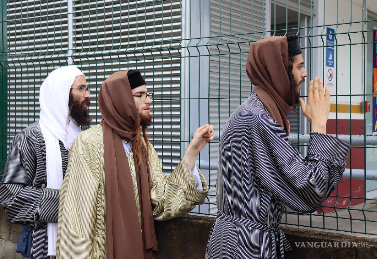 $!Un grupo de migrantes de origen judío se manifiesta para exigir la liberación de integrantes de su comunidad, hoy, en Tapachula, estado de Chiapas (México).