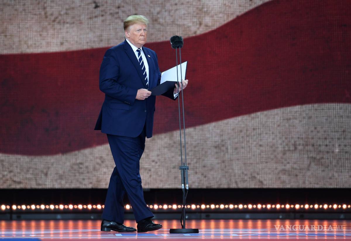 $!Isabel II y Trump honran a los veteranos del desembarco de Normandía en su 75 aniversario