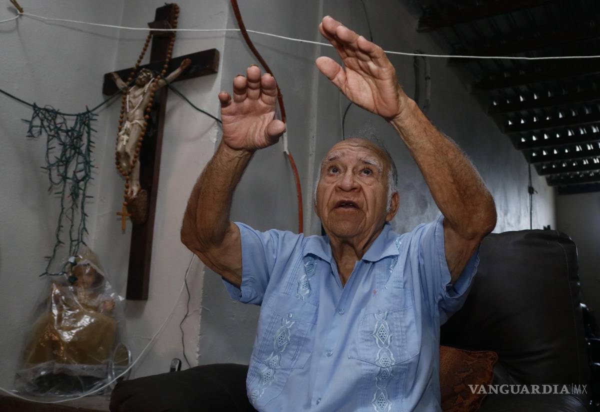 $!La historia de Julio Espinoza Garza ha salido en diarios debido a que ha sobrevivido a dos explosiones mineras y asegura que desde entonces no se cumplen con medidas de seguridad.