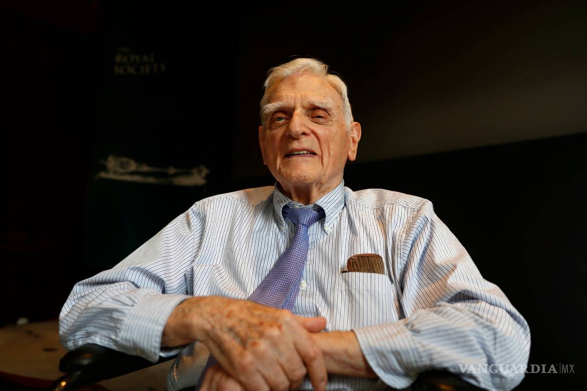 John Goodenough, a sus 97 años, es el nobel más longevo en activo