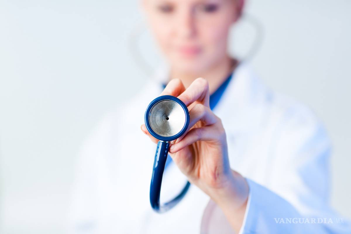 Sólo 50% de médicos logran una especialidad en México