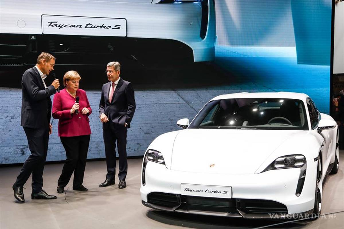 $!Angela Merkel inaugura el Salón Internacional del Automóvil en Frankfurt, no te puedes perder estas imágenes