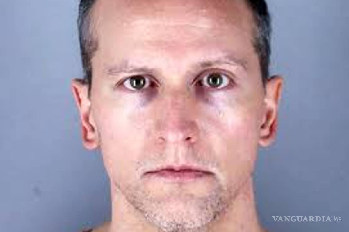 Derek Chauvin, policía que sometió a George Floyd se presentará esta tarde ante la corte