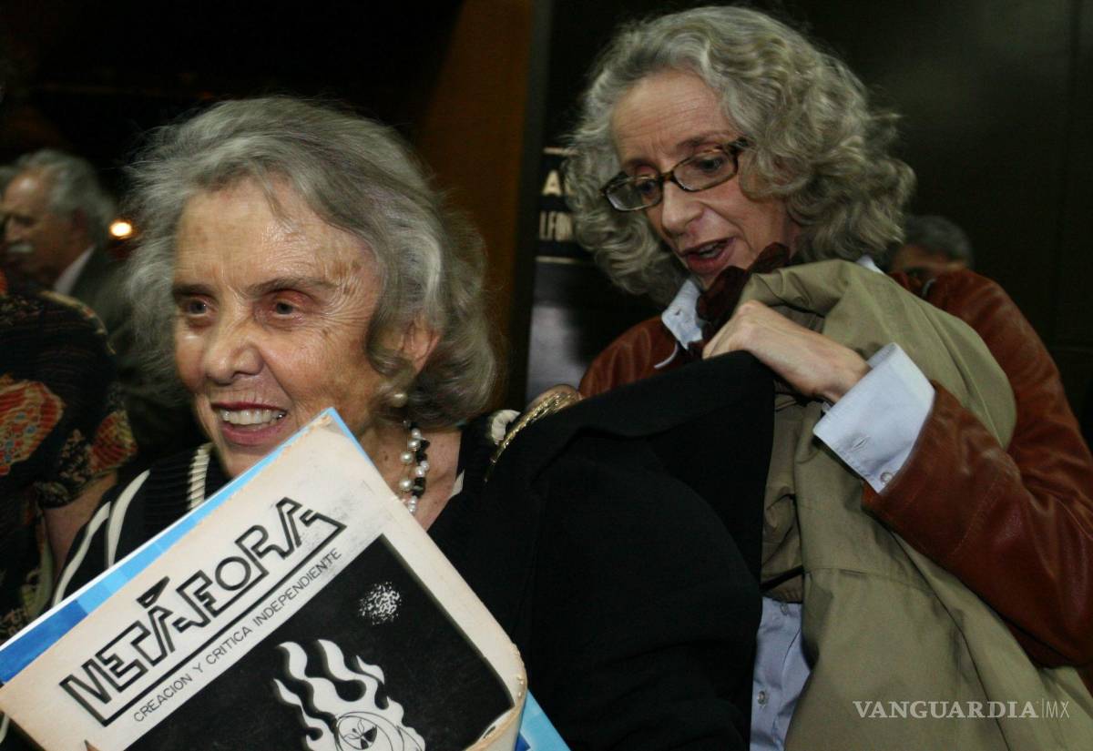 $!13MAYO2008.- Las escritoras Martha Lamas y Elena Poniatowska en la presentación de el catalogo Memorial del 68.