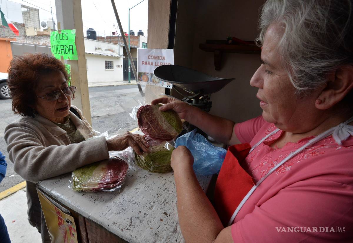 $!‘Se echan un taco’ de creatividad y producen la ‘Tortilla Tricolor’