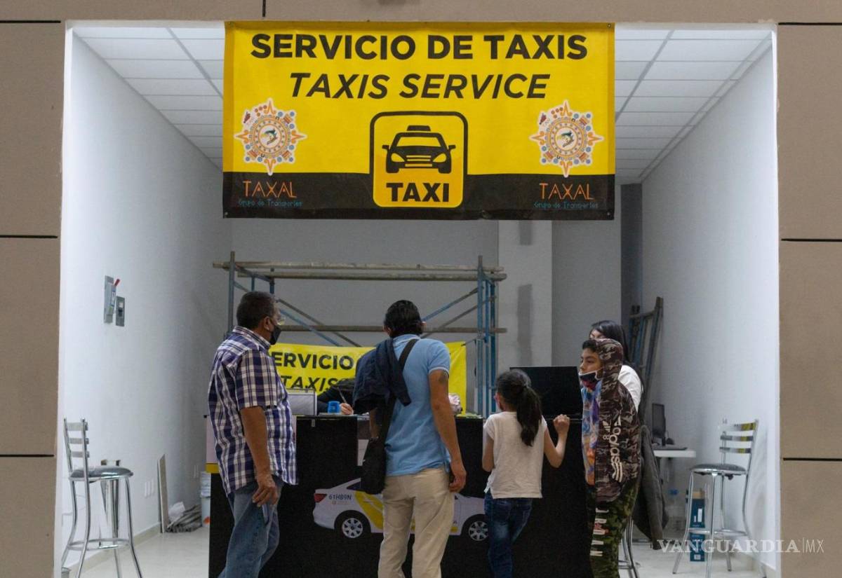 $!Opciones de transporte para salir del AIFA, como el taxi, cuya tarifa puede llegar a 700 pesos para el Centro Histórico de la CDMX
