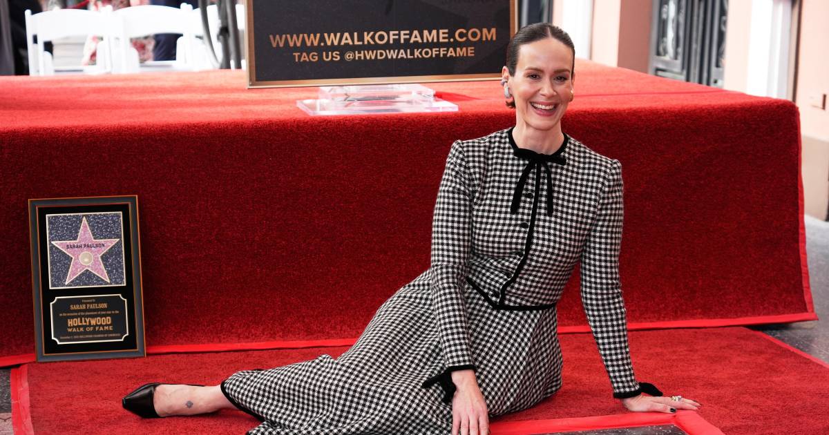 ¡Coronan a la ‘Reina del Grito’! Recibe Sarah Paulson su estrella en el Paseo de la Fama en Hollywood