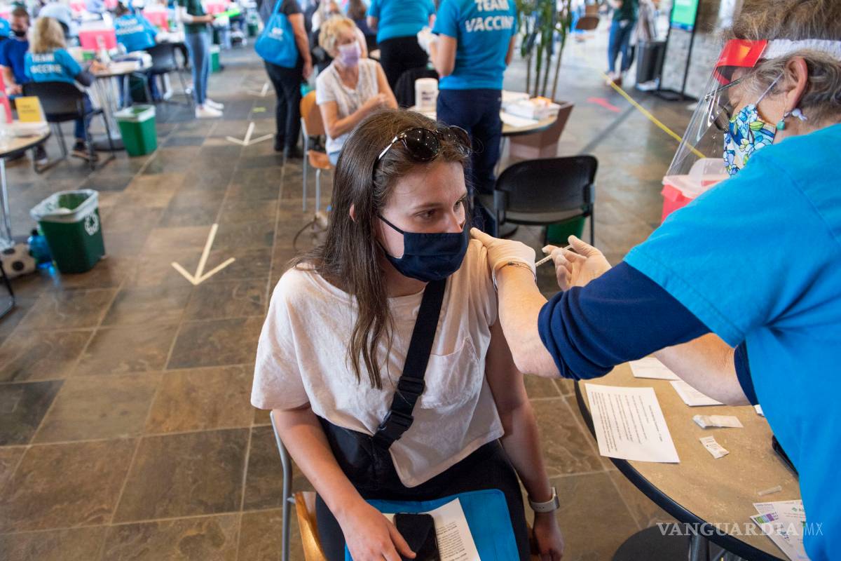 Estudia EU reacción alérgica por vacunas Pfizer y Moderna