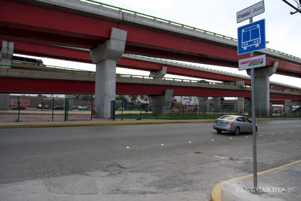 $!El IMMUS supervisa la instalación de señalética en las paradas del transporte gratuito que arrancará el 1 de octubre.