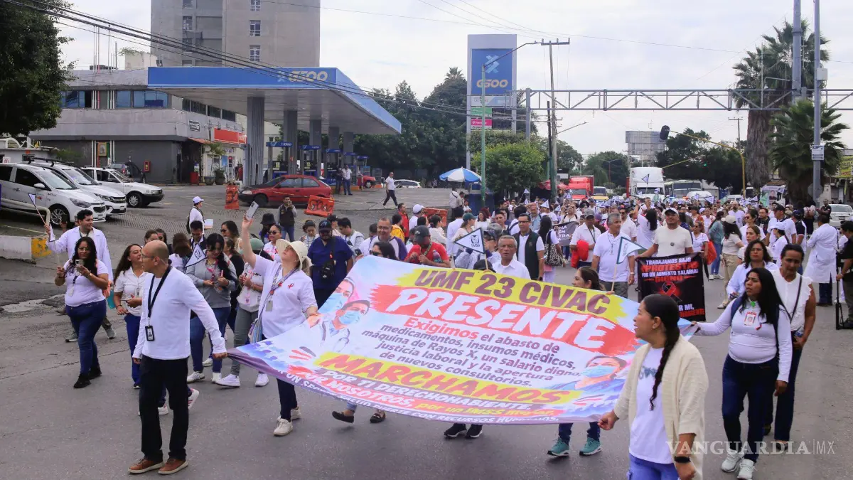 Personal del IMSS se moviliza en el país ante severo desabasto médico