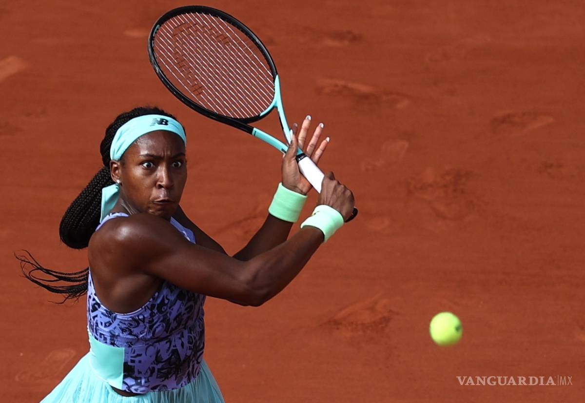 $!Coco Gauff Juega contra Martina Trevisan en su partido de semifinales de mujeres en el torneo de tenis del Abierto de Francia en Roland Garros en París, Francia.
