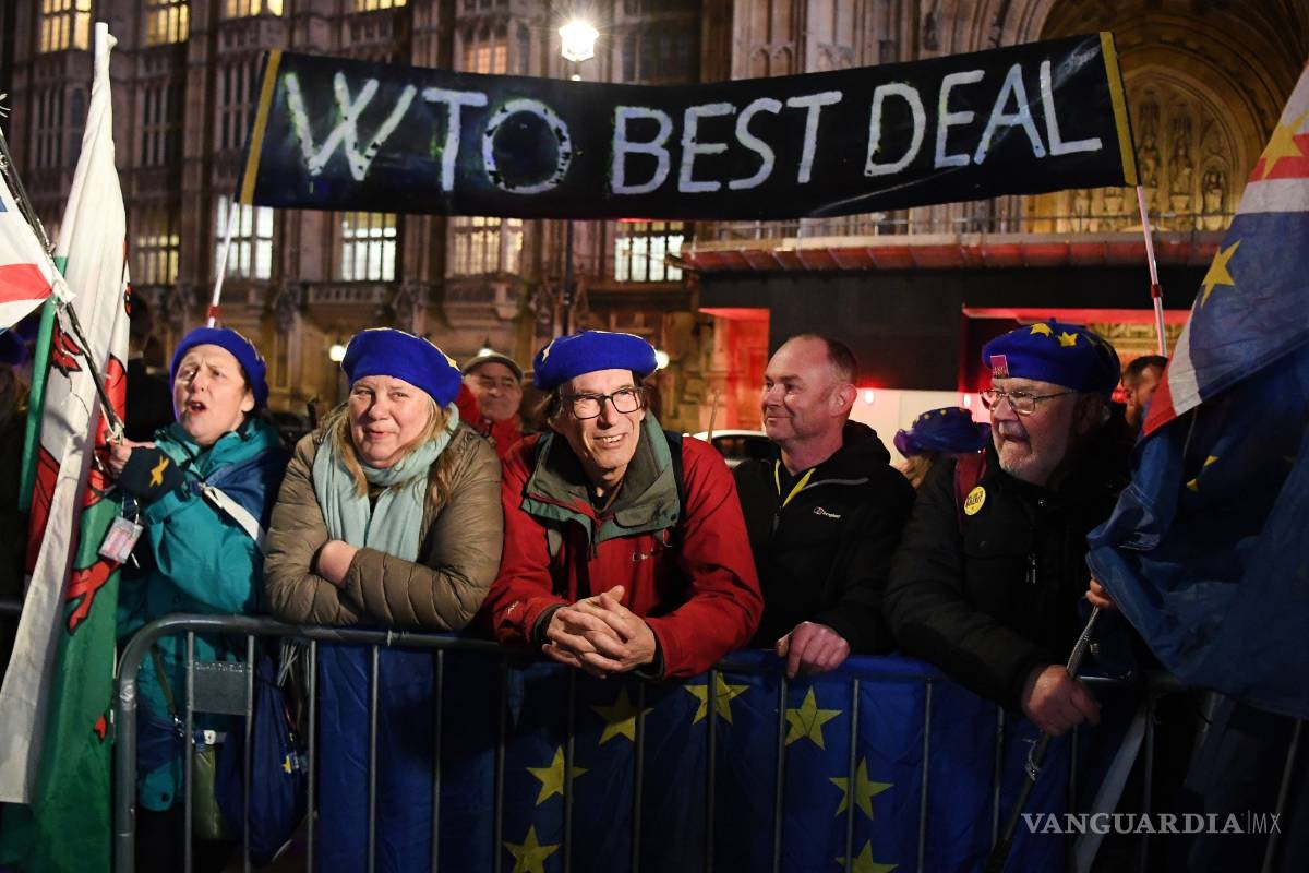 Afonía impide a May abrir el debate sobre un posible &quot;brexit&quot; sin acuerdo