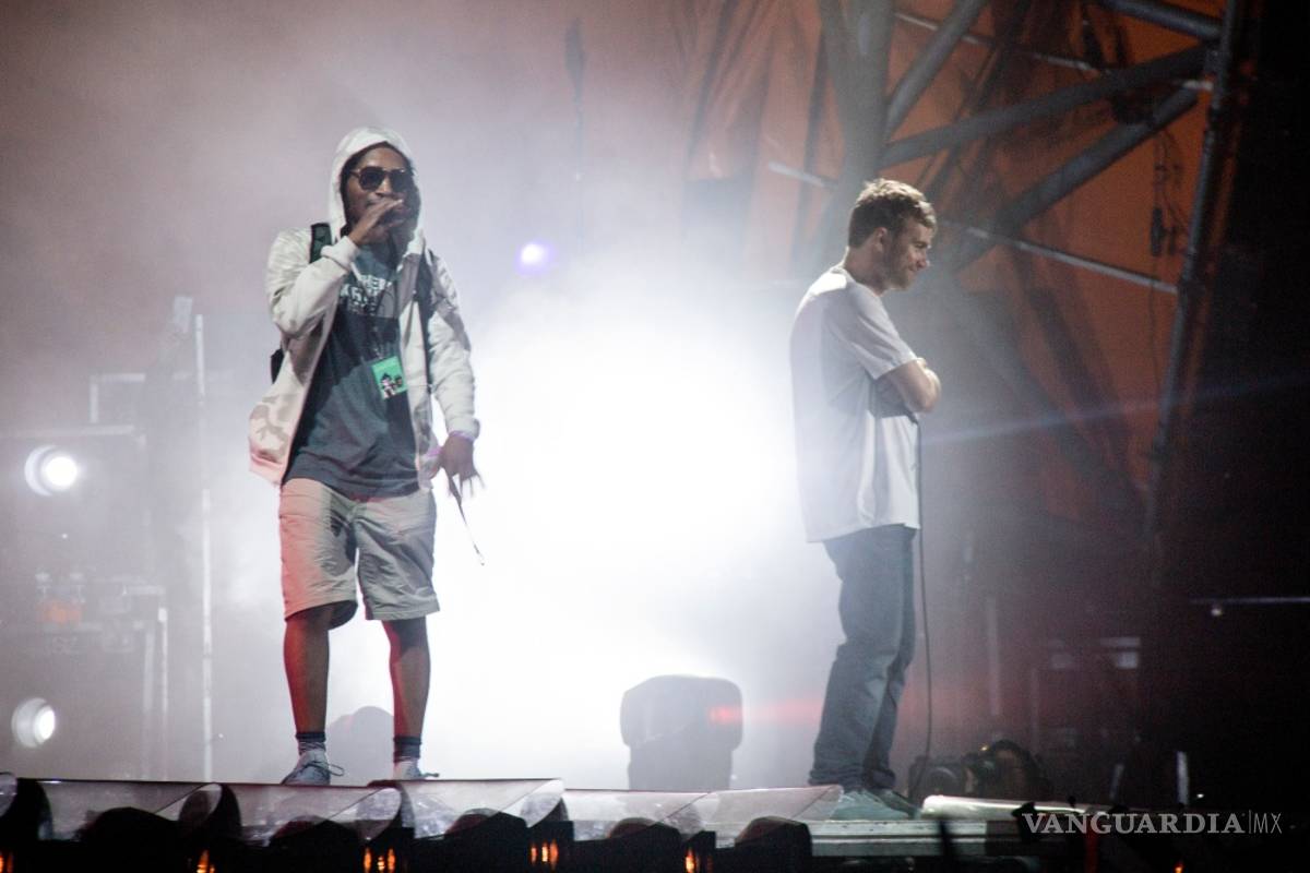 Rapero Del the Funkee Homosapien se rompe siete costillas por caída en concierto de Gorillaz