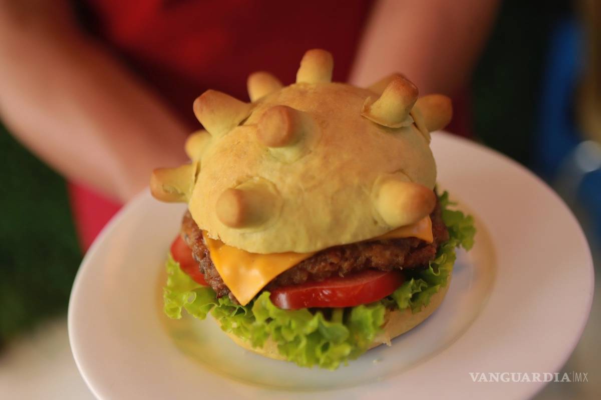 $!Coronavirus: Crean en Vietnam la “Corona burger” con forma del COVID-19 para combatir el miedo a la epidemia