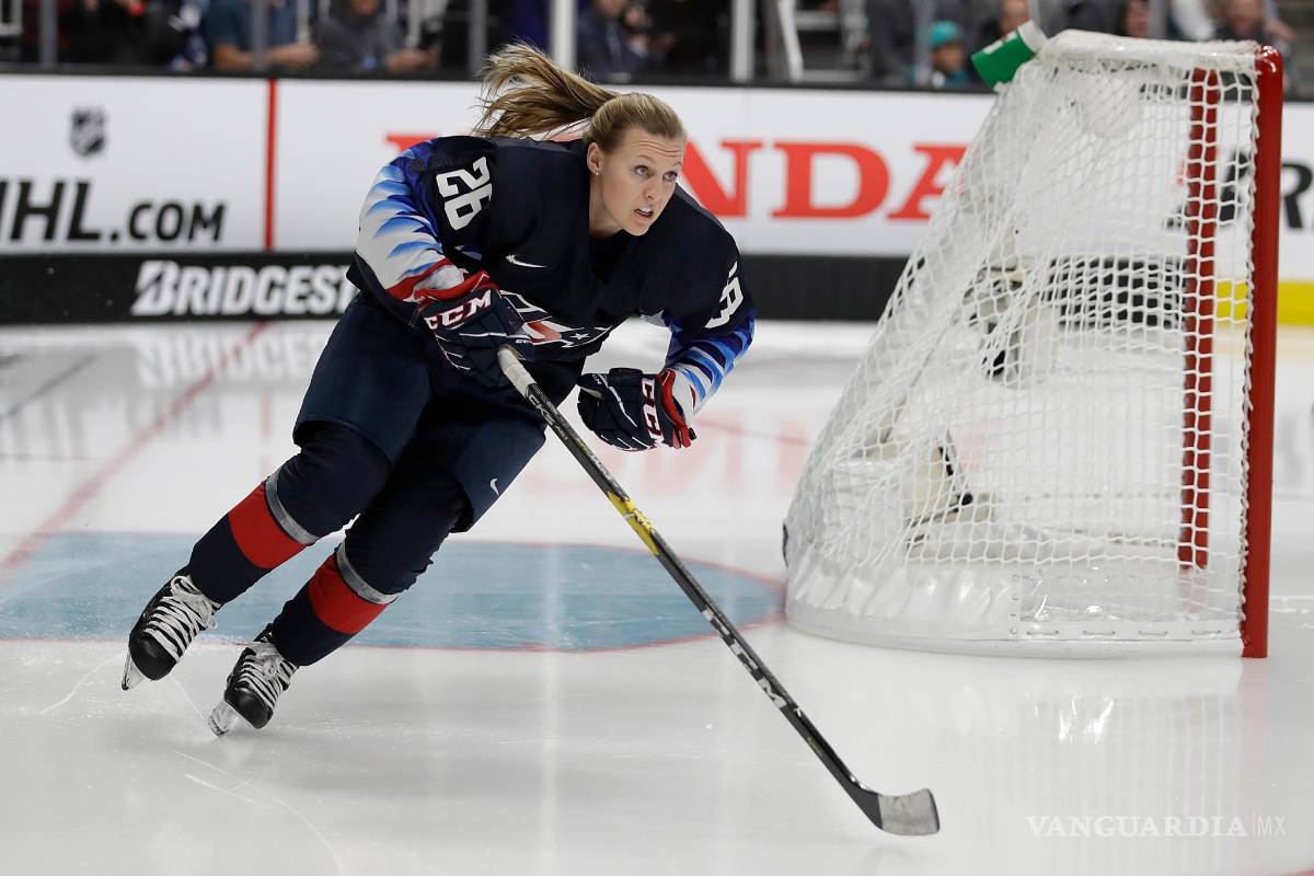 Kendall Coyne hace historia en la NHL