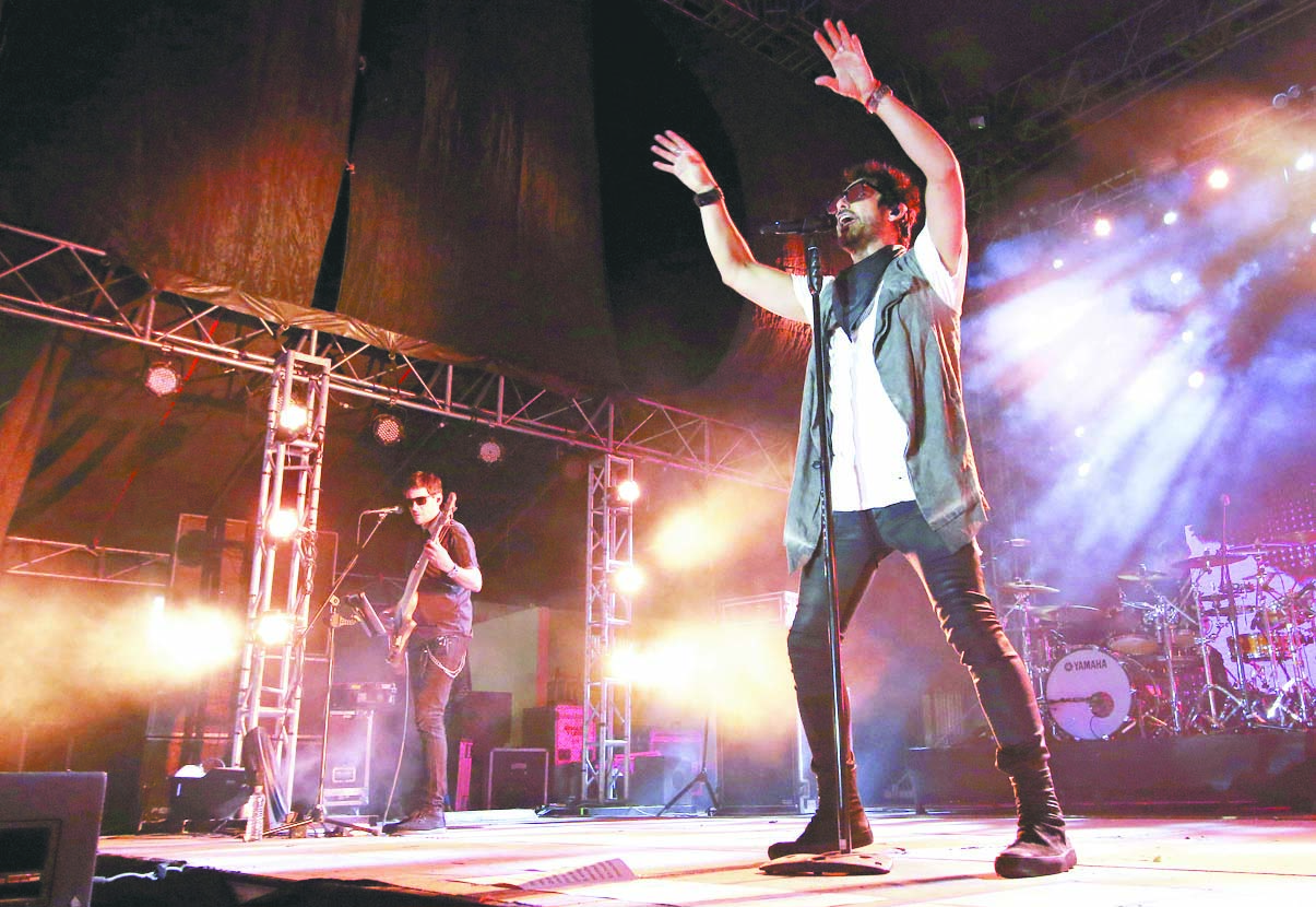 Enamora Beto Cuevas a Saltillo