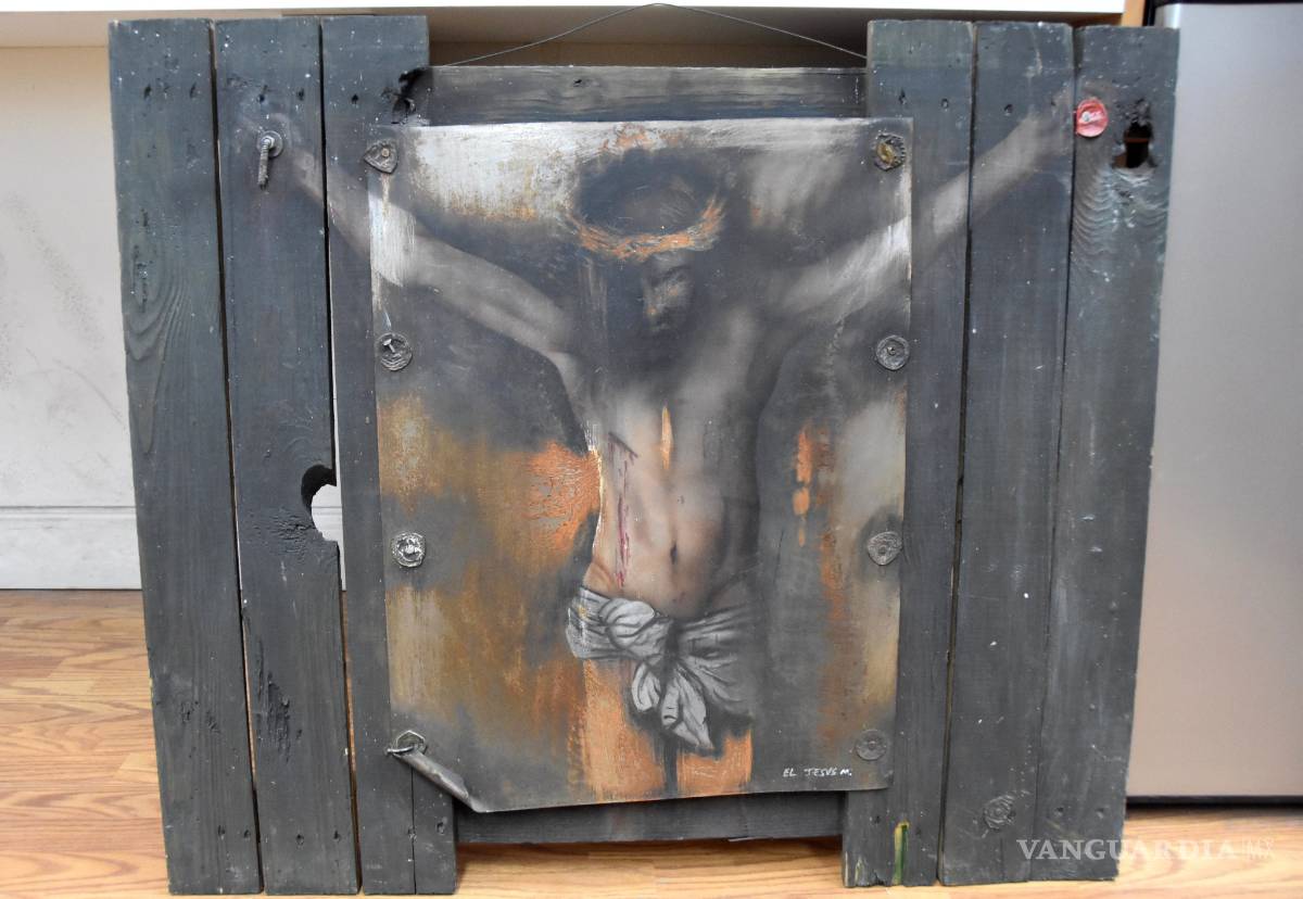 $!Jesús Molina, un pintor mexicano que “resucita” a los difuntos en su taller automotriz