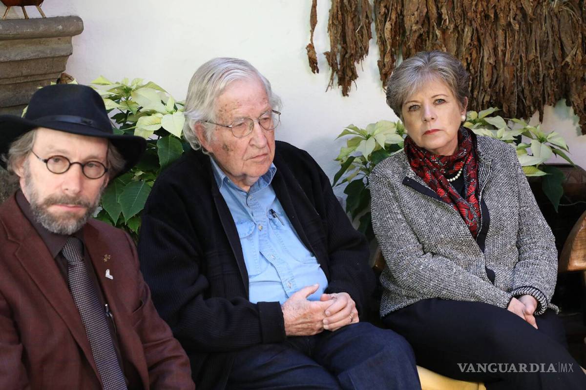 'EU, origen del problema del narco': Chomsky