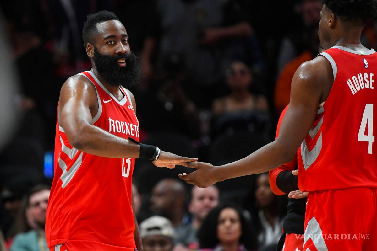 Harden anda por las nubes con Houston en la NBA