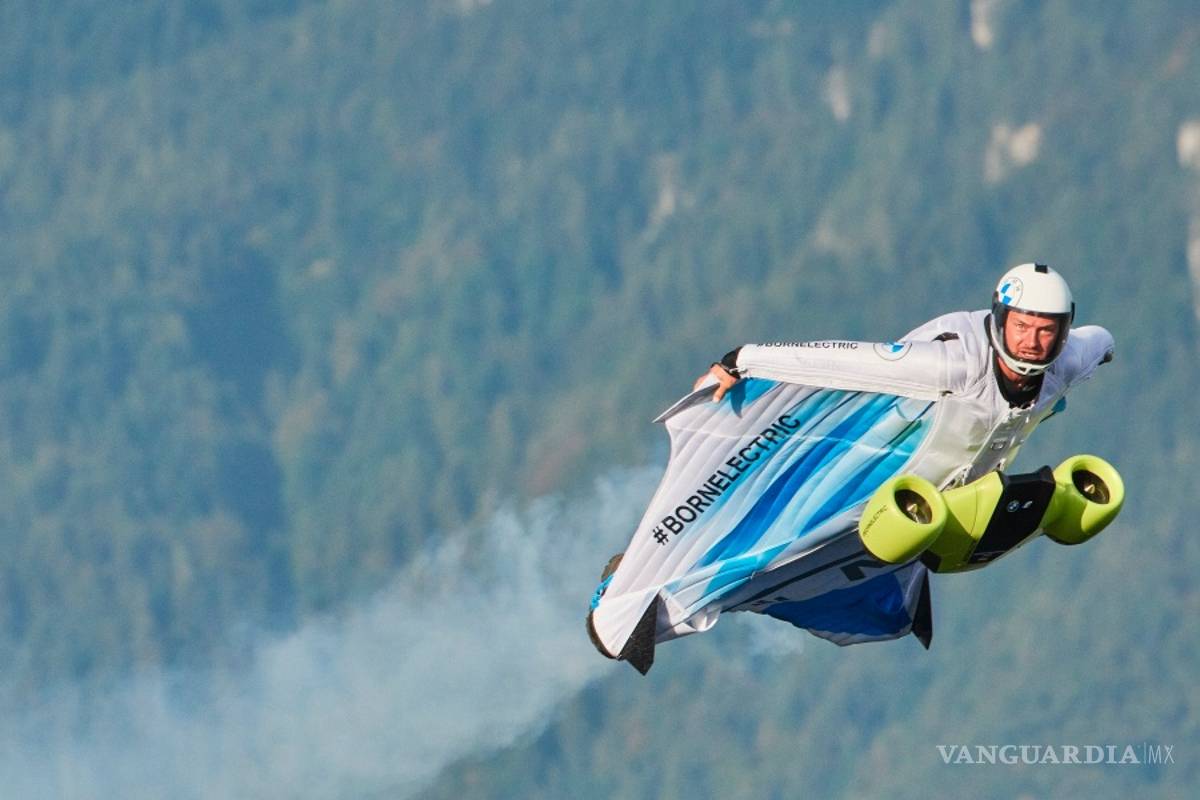 E-Wingsuit, el primer traje con alas de propulsión eléctrica