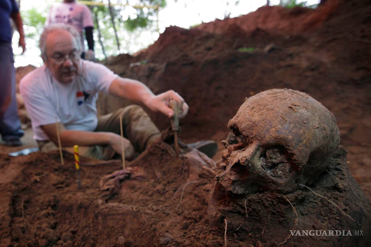 Hallan fosas comunes en rancho del ex dictador Alfredo Stroessner de Paraguay