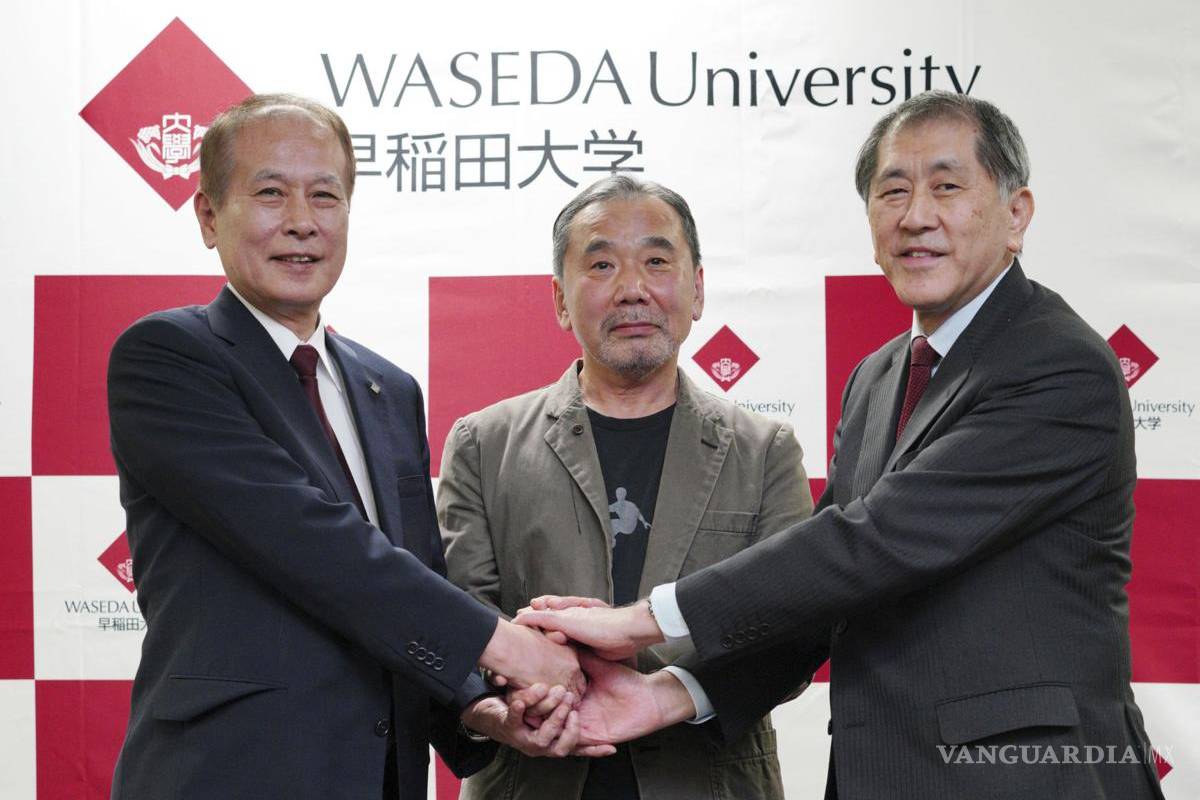 El escritor nipón Murakami dona sus manuscritos a una universidad de Tokio