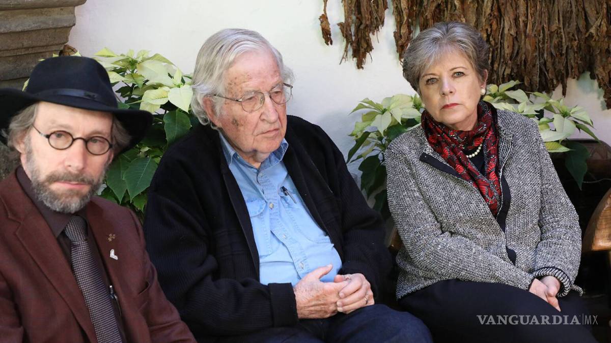 'EU, origen del problema del narco': Chomsky