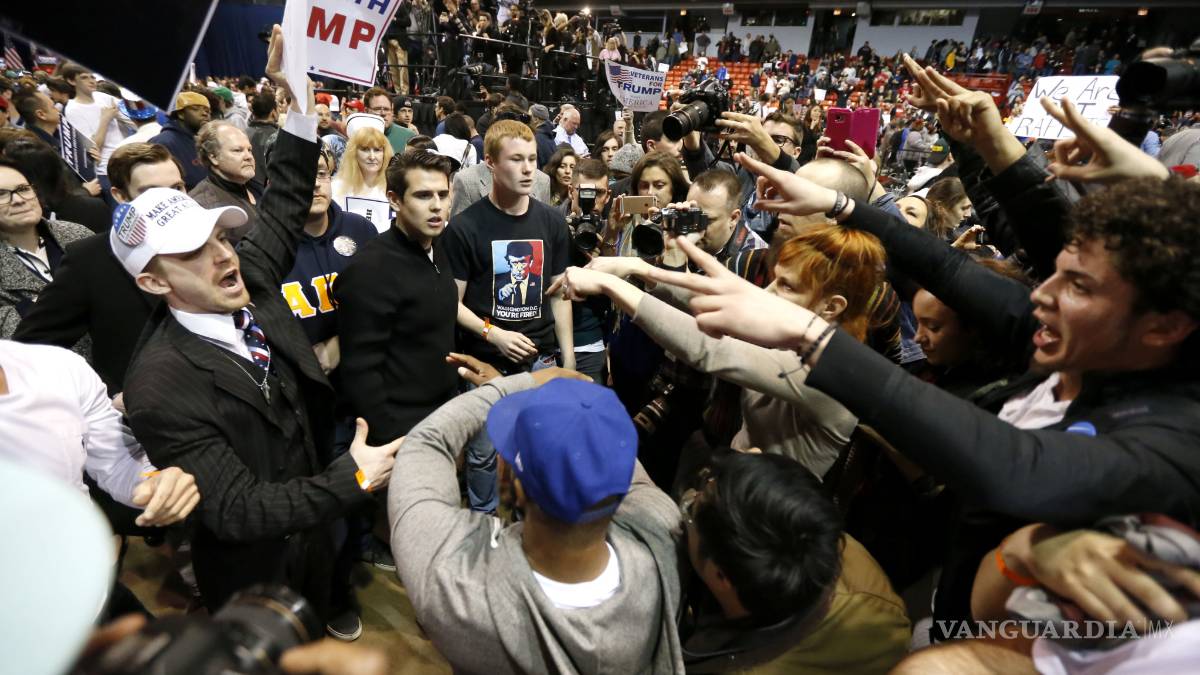 Se cancela mitin de Trump por enfrentamientos en Chicago (VIDEO)