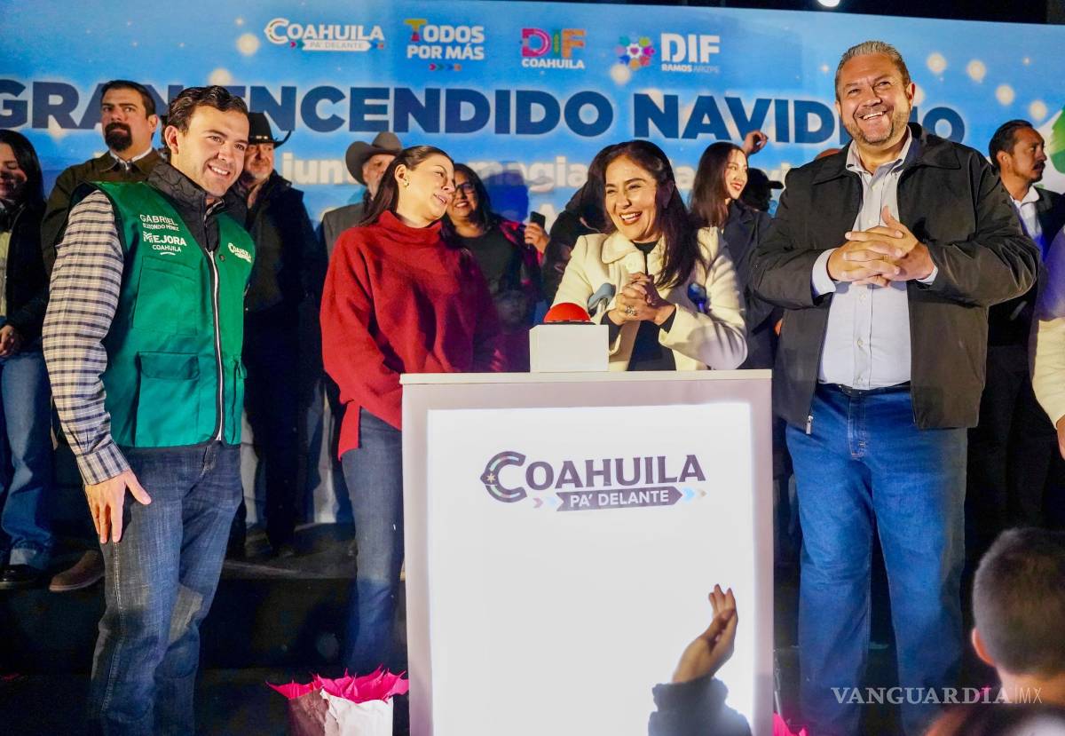$!El alcalde Tomás Gutiérrez Merino, su esposa y diversas autoridades encabezaron la ceremonia.