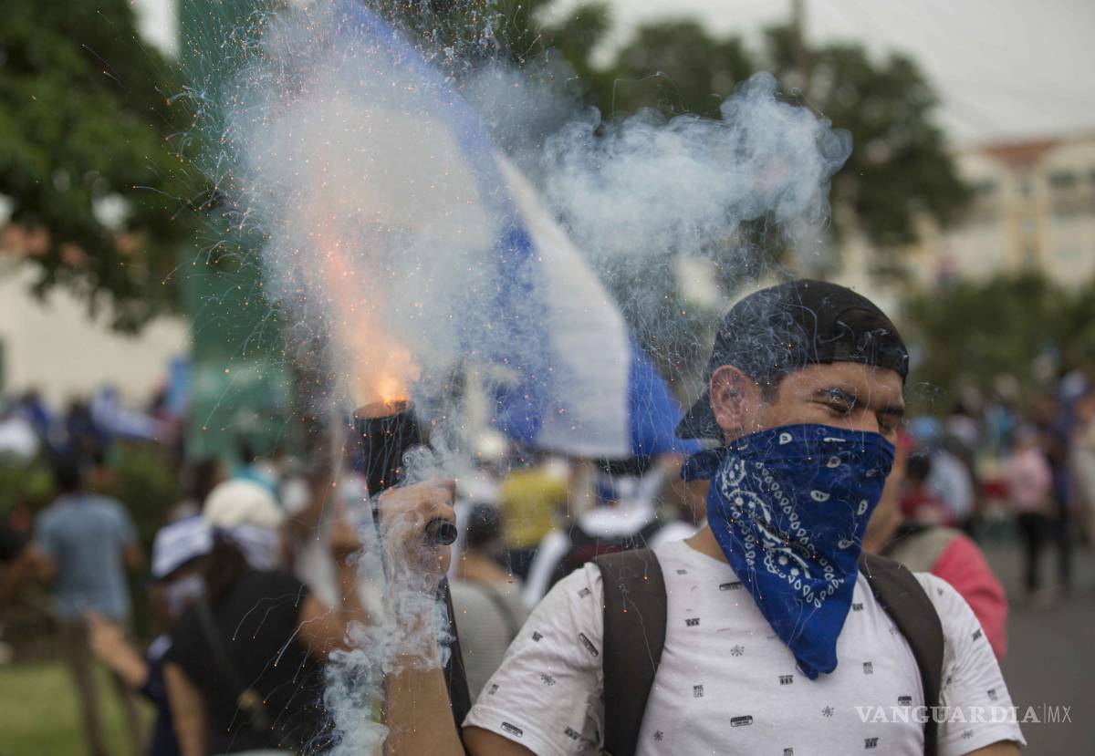 $!Miles de jóvenes marchan en Nicaragua, piden "que se vaya Ortega"
