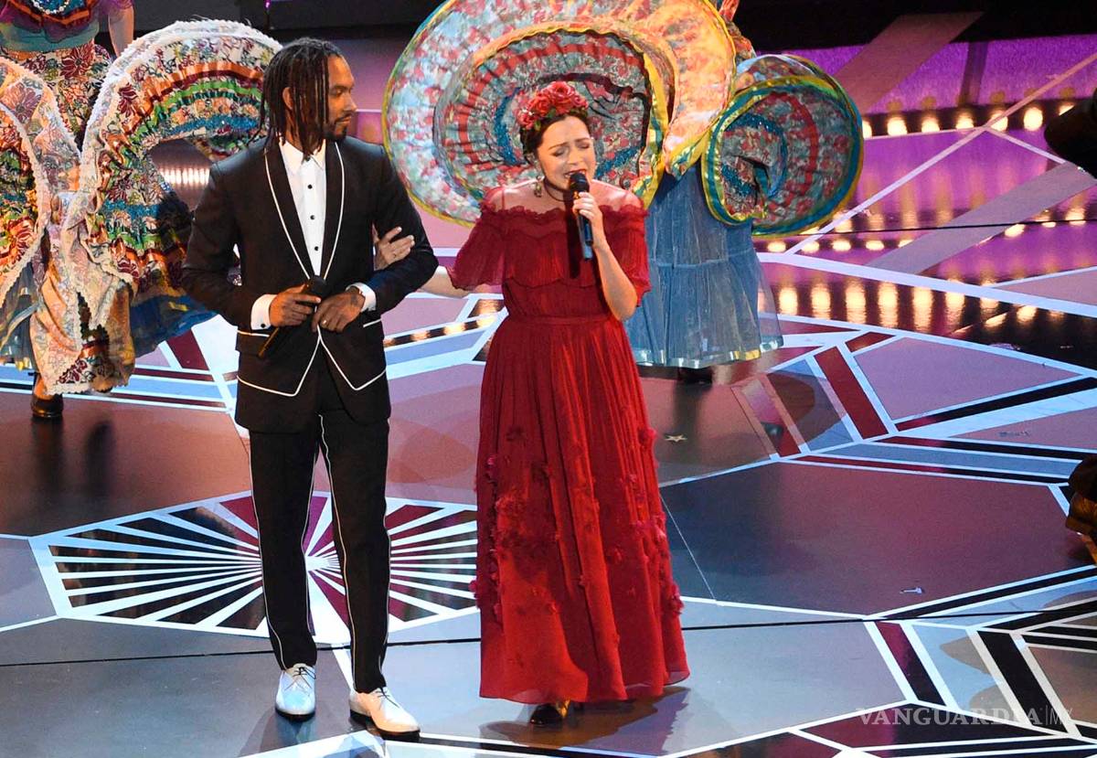 $!Natalia Lafourcade se divierte con los memes sobre ella y Gael García