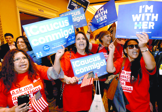 Trump vence en Carolina del Sur; Clinton frena a Sanders en Nevada