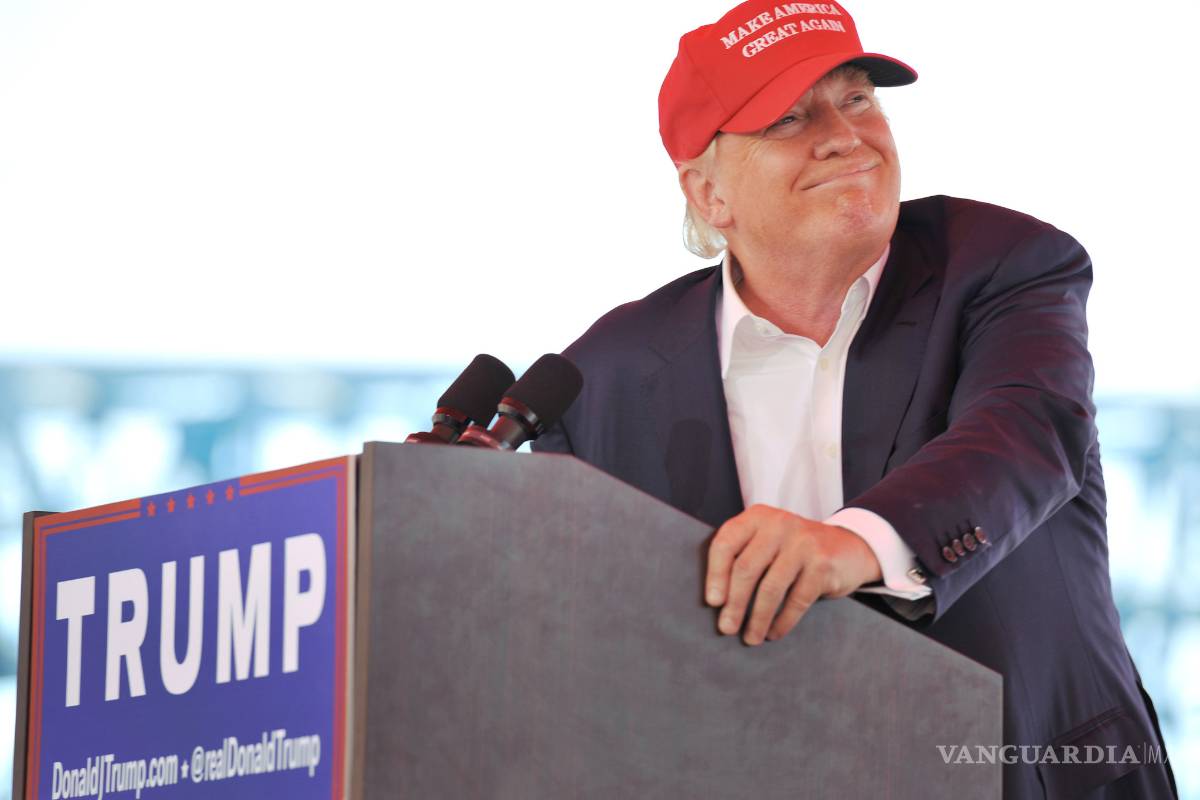 Trump se burla de contrincantes, "rio de verlos pelear"