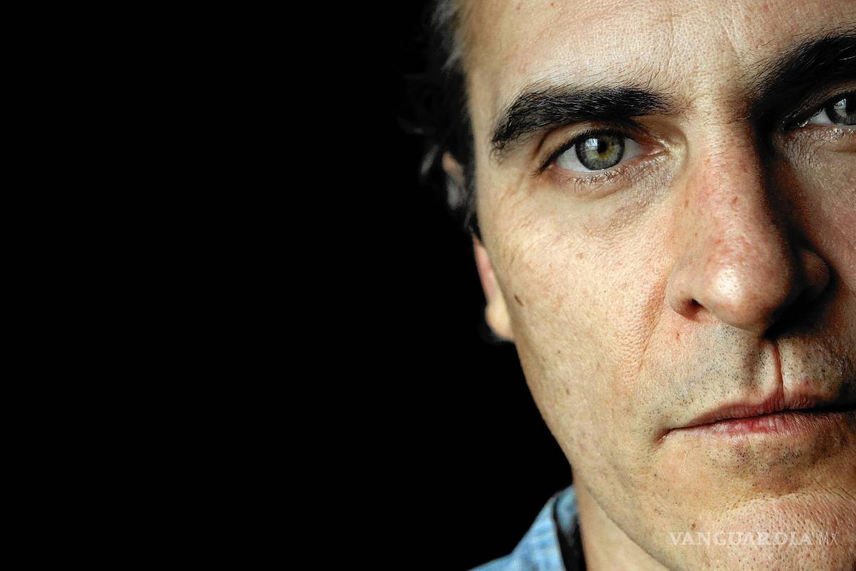 Se burla de malformación de Joaquin Phoenix y la destruyen en redes sociales
