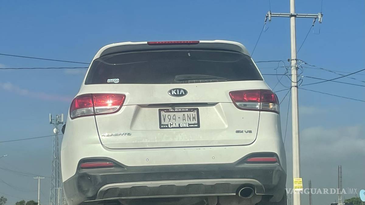 Veloz conductora embiste a motociclista, al norte de Saltillo