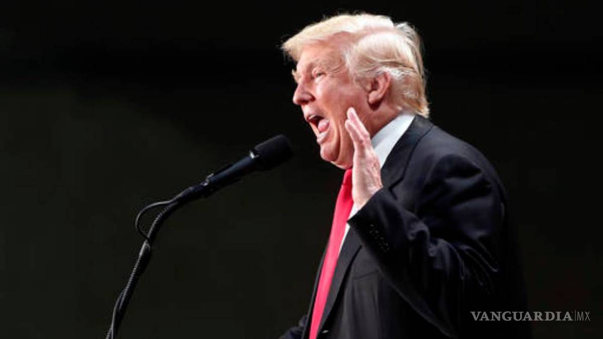 Trump emite su primer anuncio de campaña contra políticas migratorias de Clinton
