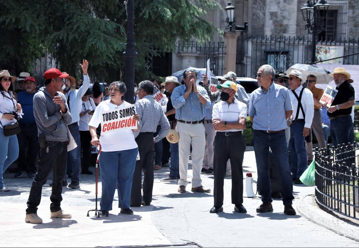 $!Desde hace años los maestros de Coahuila comenzaron a sufrir la falta de medicamentos, después vino la falta de especialistas. Al mismo tiempo, una empresa ligada al dirigente del SNTE se benefició.