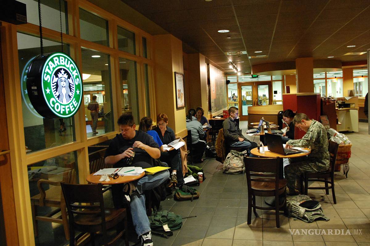 Common ayuda a Starbucks con entrenamiento en contra de prejuicios raciales
