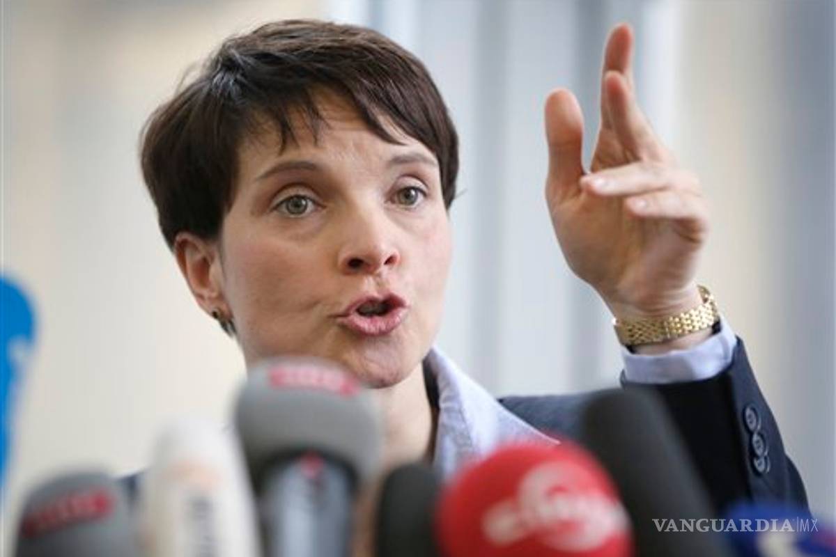 Merkel sufre revés en elecciones estatales; derecha se posiciona