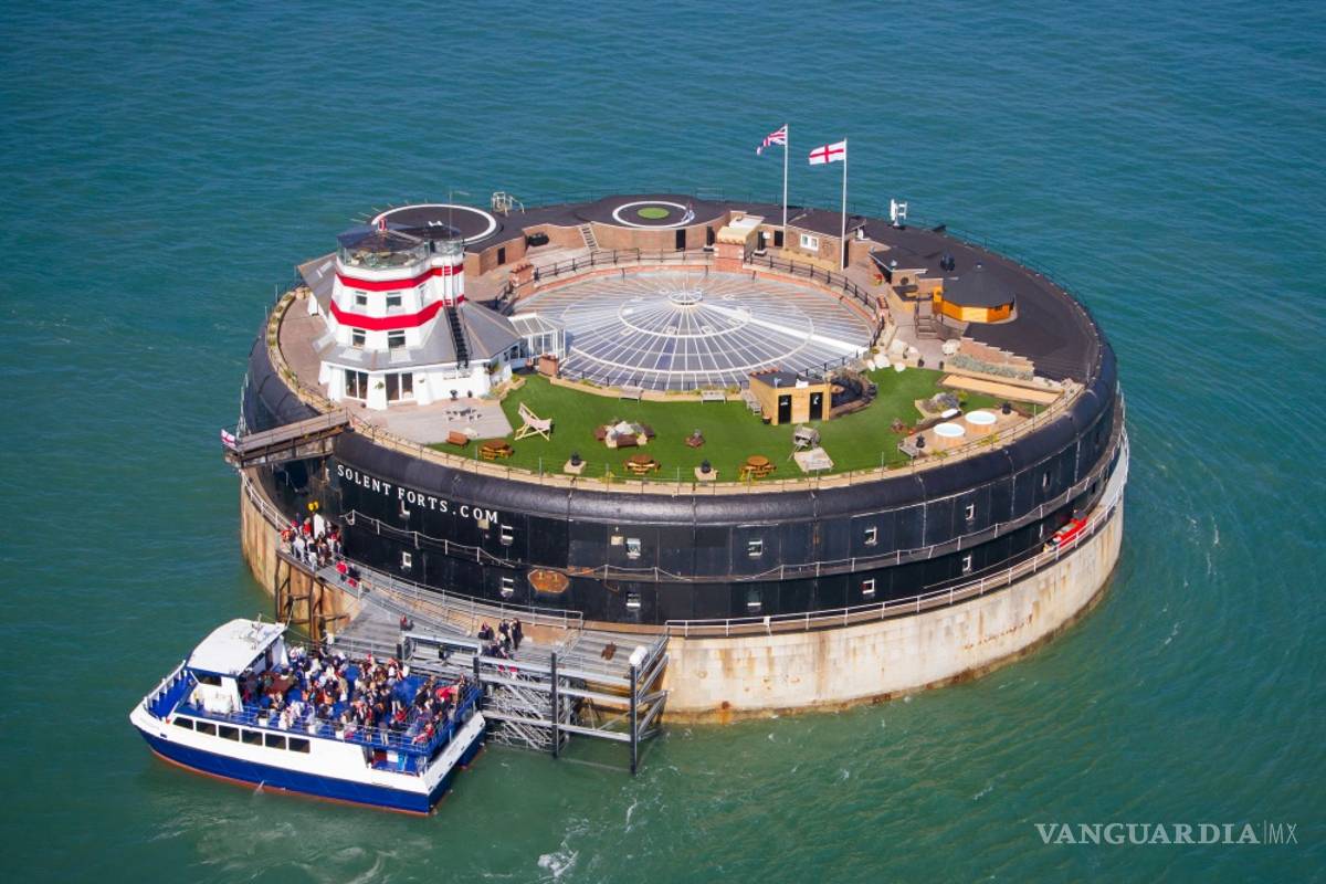 Fueron fortalezas marítimas en la época victoriana, ahora son hoteles de lujo