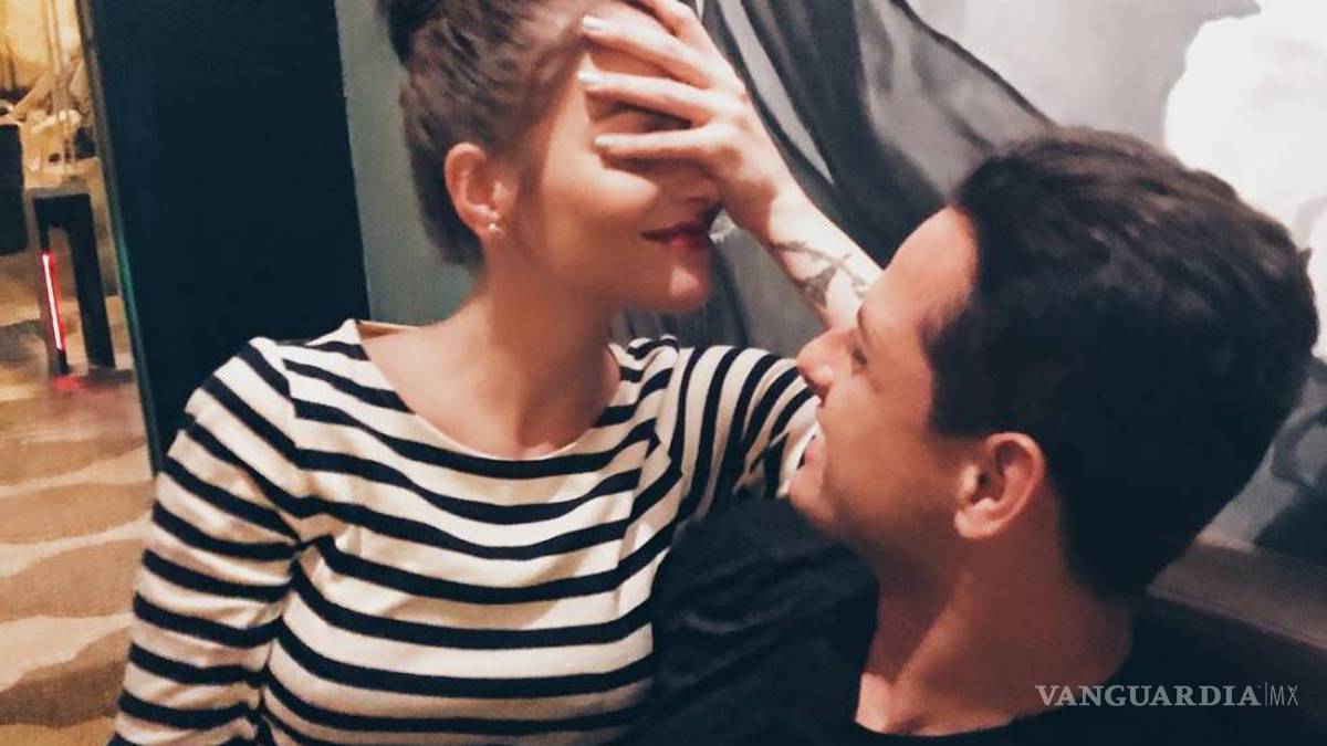 Novia del 'Chicharito' comparte foto del futbolista desnudo y en la cama