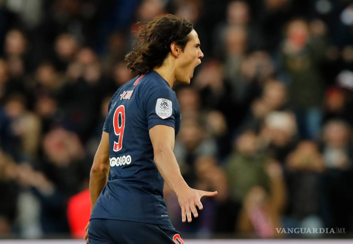 $!Alarma en el PSG: sale lesionado Edinson Cavani y podría perderse la Champions junto a Neymar