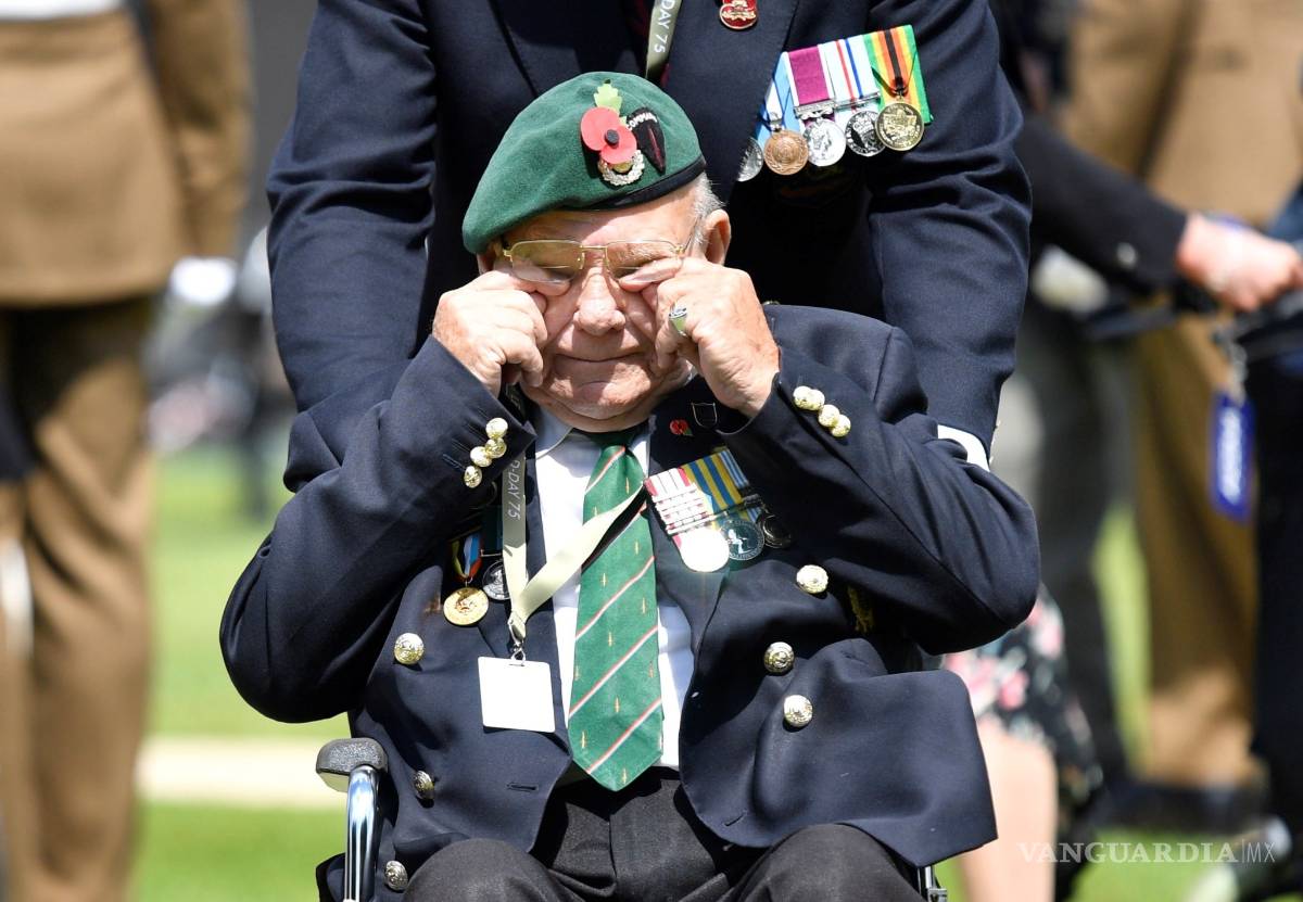 $!Minuto de silencio por los soldados caídos en Normandía