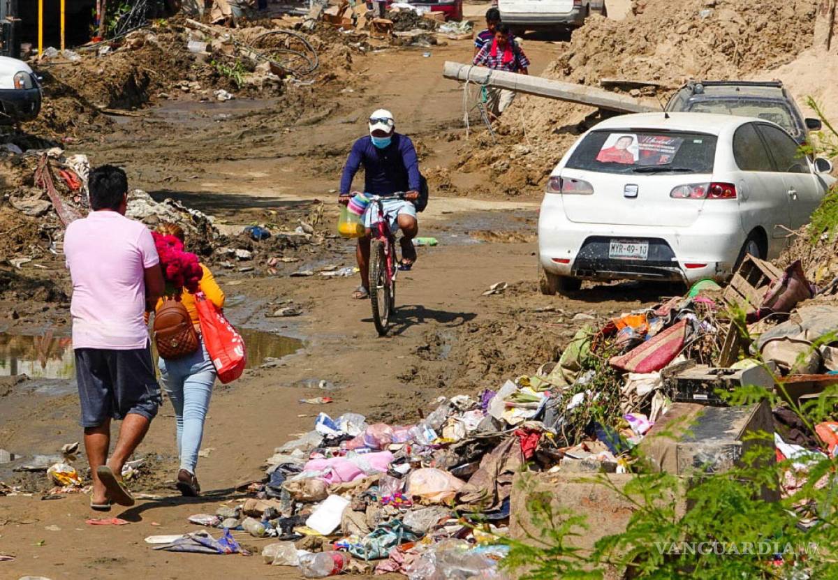 $!Otro de los desafíos que tiene Acapulco es la acumulación de basura que dejó el paso de este fenómeno natural | Foto: Cuartoscuro
