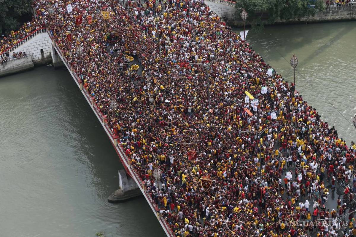 Multitudinaria procesión religiosa en Filipinas deja un muerto
