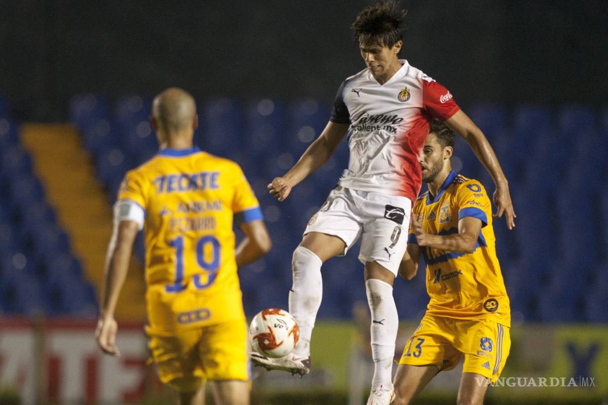 Vence Chivas a un Tigres que agudiza su crisis